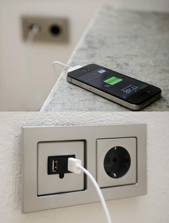 usb-stopcontact-gira.thumb.jpg.0fafaf5443229e70c0bafafcd1e80005.jpg