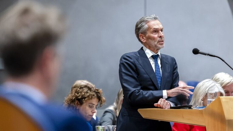 Moet de grensbewaking verscherpt worden en is een boerkaverbod breder nodig?