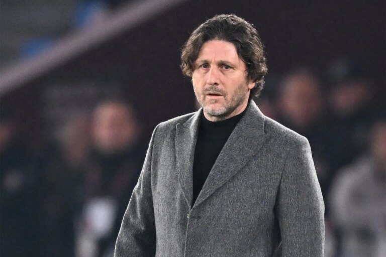 Is Fatih Tekke het erover eens dat zijn tegenstander de sterkste selectie heeft in de competitie?